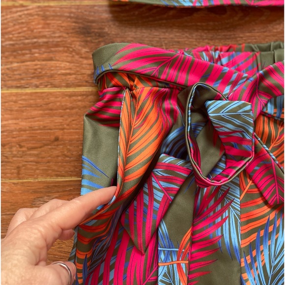 2 piece TROPICAL halter top with matching pants, medium - Picture 4 of 6